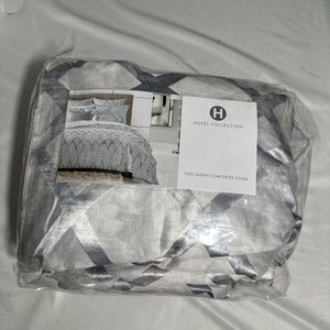 NIB $335 [ Full / Queen ] Duvet Cover‎ for Hotel Collection Dimensional